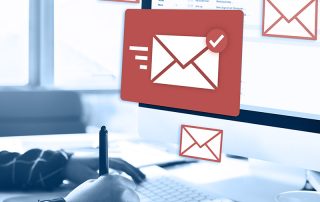 Un client qui reçoit une newsletter emailing sur sa boite email.